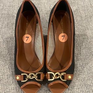 Tommy Hilfiger Black/Tan peep toe wedges